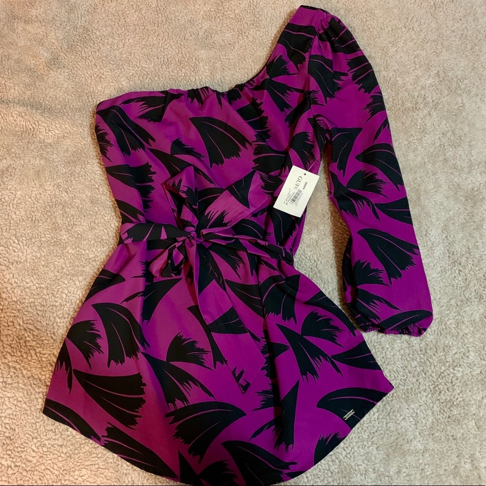 Guess one shoulder top size Small *new with tags*
